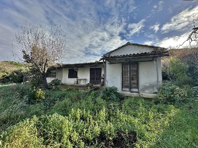 Foto Casale a Gavorrano di 135 m² con 10 locali in vendita