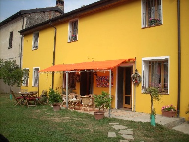 Foto Casale in fraz. colombarolo, Arena Po di 520 m² con 11 locali