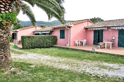 Foto Casale a Capoliveri Centro di 160 m² con 12 locali in vendita