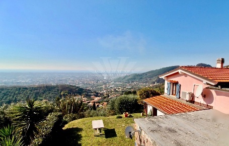 Foto Casale in Via Monte di Ripa, Pietrasanta di 135 m² con 7 locali