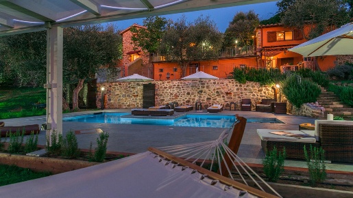 Foto Casale a Castel del Piano Montenero di 250 m² con 10 locali in vendita