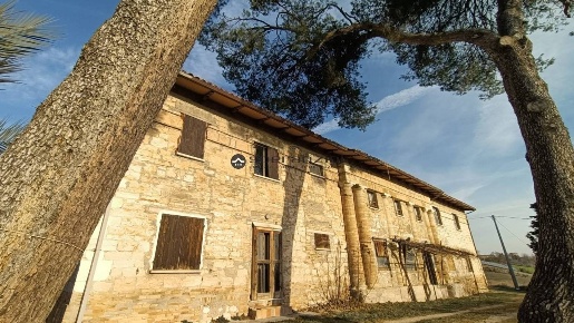 Foto Casale in via Enrico Mattei, Fossombrone San Martino II di 680 m²