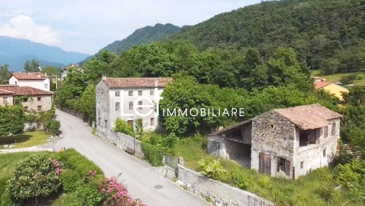 Foto Casale a Tarzo di 350 m² con 8 locali in vendita