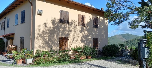 Foto Casale in Il Leccio, Calenzano di 194 m² con 9 locali in vendita