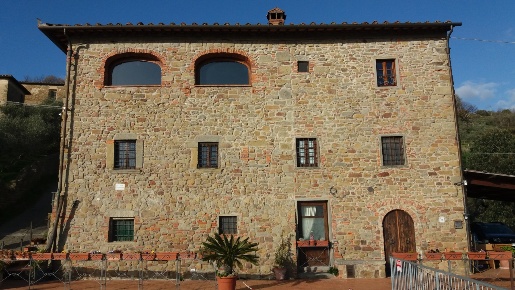 Foto Casale a Uzzano di 400 m² in vendita