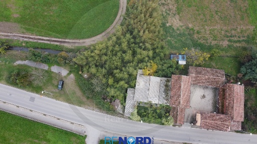 Foto Casale a Capergnanica di 300 m² con 4 locali in vendita