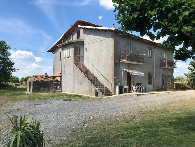 Foto Casale a Pitigliano di 250 m² con 12 locali in vendita