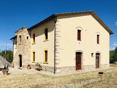 Foto Casale in località Il Lupo, Gavorrano di 627 m² con 15 locali