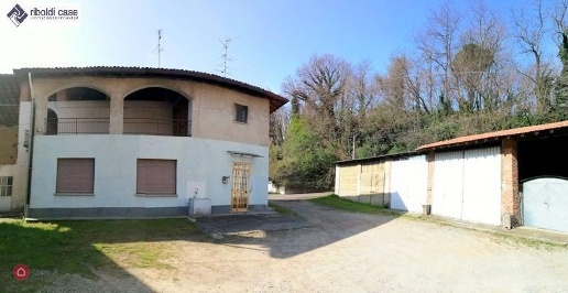 Foto Casale in PIAZZA CAVOUR, Meda di 1000 m² con 15 locali in vendita