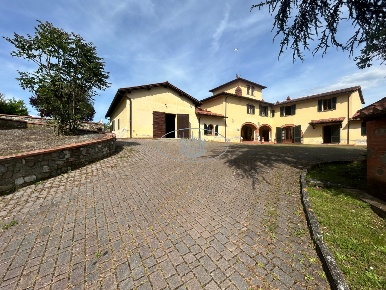 Foto Casale a Laterina Pergine Valdarno di 910 m² con 23 locali in vendita