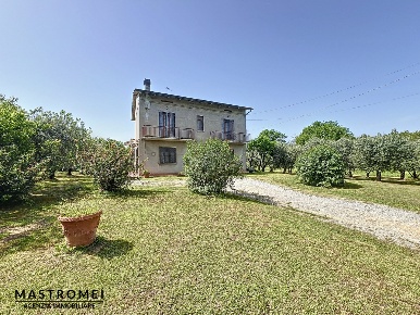 Foto Casale a Castelfranco di Sotto di 240 m² con 7 locali in vendita