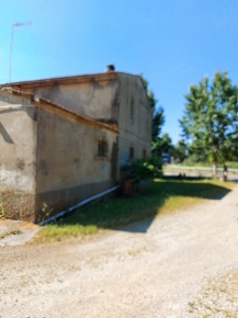 Foto Casale a Follonica di 500 m² con 15 locali in vendita