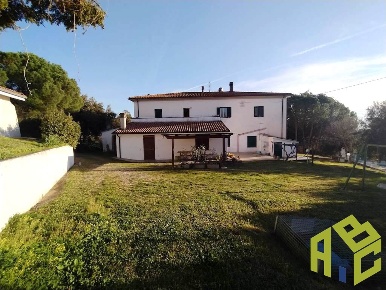 Foto Casale a Santa Luce di 600 m² con 15 locali in vendita