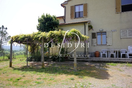 Foto Casale a Cinigiano di 140 m² con 6 locali in vendita