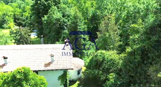 Foto Casale a Farra di Soligo di 300 m² con 7 locali in vendita