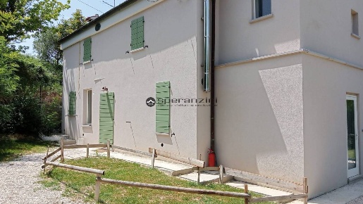 Foto Casale in VIA MONTICELLI, Colli al Metauro Marassi di 170 m²