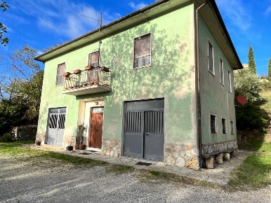 Foto Casale a Sorano di 200 m² con 4 locali in vendita