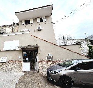 Foto Duplex in Don Minzoni, Caivano Centro di 85 m² con 3 locali in vendita