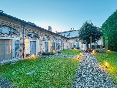 Foto Loft in Corso Matteotti 53, Abbiategrasso di 190 m² con 3 locali