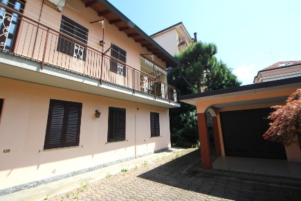 Foto Duplex in Via Berchet 57, Legnano Piscina, Parco Castello di 161 m²