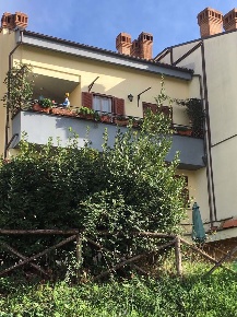Foto Duplex in Santa Giusta, Terni Tuillo di 130 m² con 3 locali in vendita
