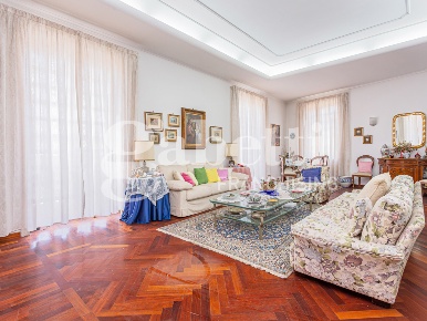 Foto Duplex in Merolla, Marano di Napoli Centro di 180 m² con 6 locali