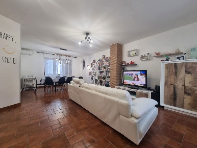 Foto Duplex in Via IPPOLITO NIEVO 5, Aprilia Semicentro di 180 m²
