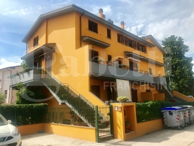 Foto Duplex in Via TONIOLO 2, Bastia Umbra Bastia di 70 m² con 3 locali