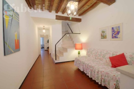 Foto Duplex a Ostra Centro di 198 m² con 6 locali in vendita