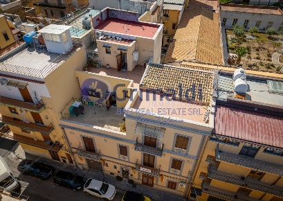 Foto Duplex in Via dammuselli 30, Bagheria Centro di 110 m² con 3 locali