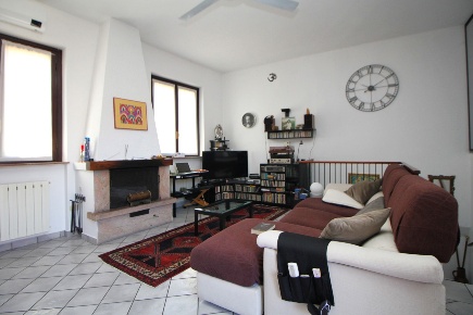 Foto Duplex in Via Asilo 11, Rescaldina di 100 m² con 3 locali in vendita