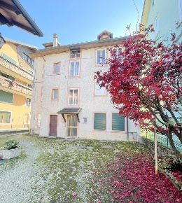 Foto Duplex in Via dei Patrioti 55, Asiago Centro di 150 m² con 7 locali