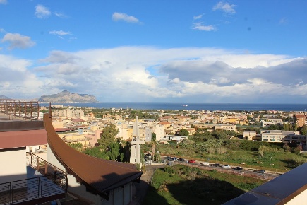 Foto Duplex in Via Emerico Amari 9, Villabate di 184 m² con 6 locali