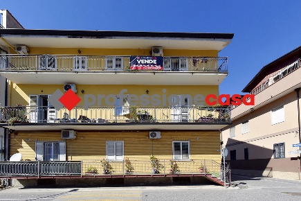 Foto Duplex in Via Quasimodo 2, Casapulla di 152 m² con 4 locali in vendita