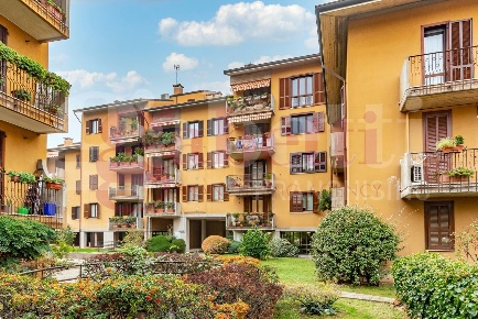 Foto Duplex in Via don rocca 9 a, Senago di 123 m² con 4 locali in vendita