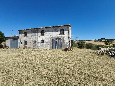 Foto Casale a San Costanzo di 200 m² con 2 locali in vendita