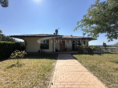 Foto Casale a Città di Castello di 250 m² con 8 locali in vendita