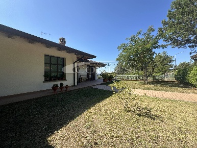 Foto Casale a Città di Castello di 250 m² con 8 locali in vendita