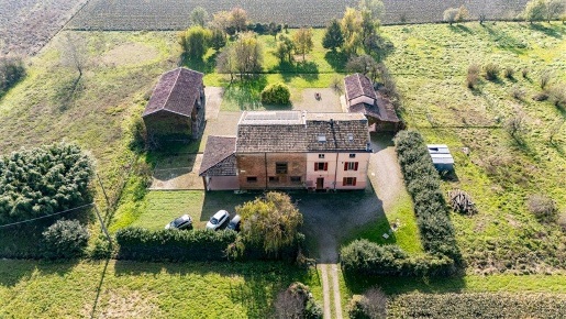 Foto Casale a Fontanellato Centro di 400 m² con 10 locali in vendita