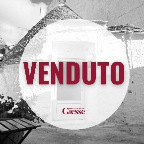 Foto Trullo in Via Piave 34, Alberobello Centro di 110 m² con 7 locali