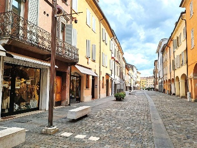 Foto Negozio in Corso Alberto Pio, Carpi di 48 m² con 1 locali in vendita