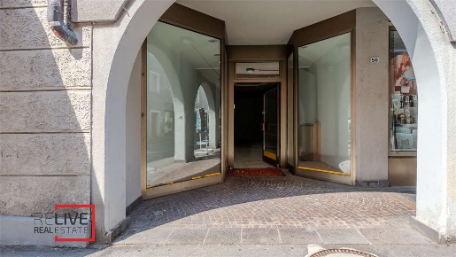 Foto Negozio in via Mainardo, Merano Centro di 114 m² con 1 locali