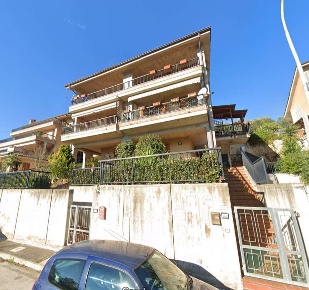 Foto Appartamento in Via Caravaggio, Fermo Centro di 96 m² con 4 locali