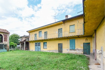 Foto Rustico in via Caviana 9, Verano Brianza di 800 m² con 11 locali