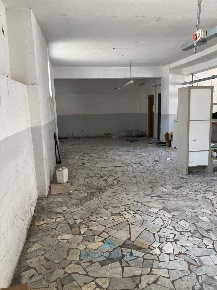 Foto Magazzino a Napoli Piscinola di 120 m² con 2 locali in vendita