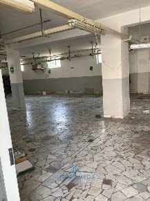 Foto Magazzino a Napoli Piscinola di 735 m² con 7 locali in vendita