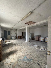 Foto Magazzino a Napoli Piscinola di 125 m² con 2 locali in vendita