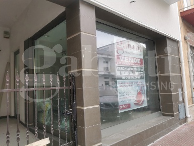 Foto Negozio in Via TIRSO 129, Oristano Centro di 155 m² in vendita