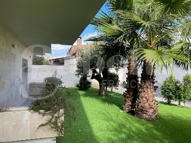 Foto Appartamento in Via LEOPARDI 100, Cabras Centro di 125 m² con 4 locali