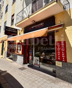 Foto Negozio in Re di Puglia, Cagliari Is Mirrionis di 116 m² con 2 locali